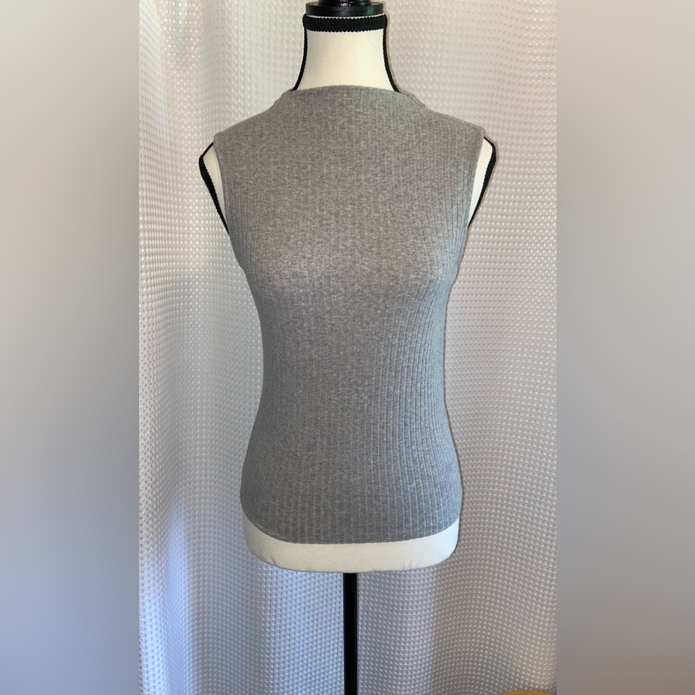 ZARA trafacluc ribbed sleeveless light gray top size medium